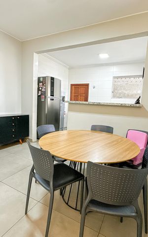 Casa à venda com 360m², 5 quartos e 5 vagas Casa à venda com 360m², 5 quartos e 5 vagasSala