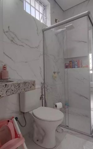 Casa à venda com 360m², 5 quartos e 5 vagas Casa à venda com 360m², 5 quartos e 5 vagasBanheiro