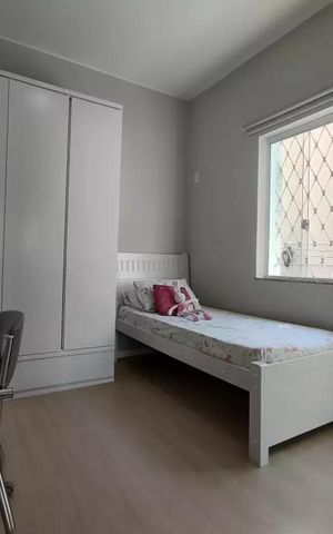Casa à venda com 360m², 5 quartos e 5 vagas Casa à venda com 360m², 5 quartos e 5 vagasQuarto