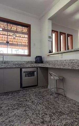 Casa à venda com 360m², 5 quartos e 5 vagas Casa à venda com 360m², 5 quartos e 5 vagasCozinha