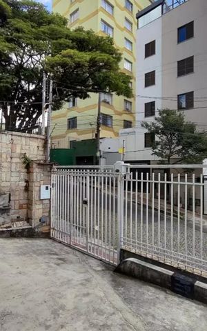 Casa à venda com 360m², 5 quartos e 5 vagas Casa à venda com 360m², 5 quartos e 5 vagasÁrea externa