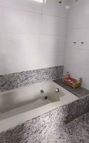 Casa à venda com 360m², 5 quartos e 5 vagas Casa à venda com 360m², 5 quartos e 5 vagasBanheiro