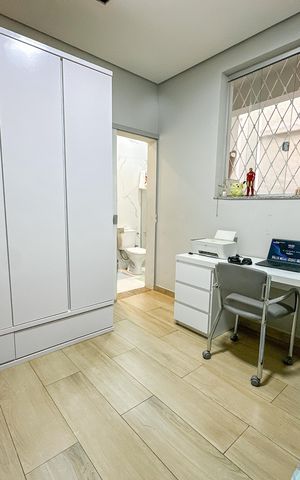 Casa à venda com 360m², 5 quartos e 5 vagas Casa à venda com 360m², 5 quartos e 5 vagasQuarto