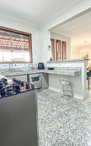 Casa à venda com 360m², 5 quartos e 5 vagas Casa à venda com 360m², 5 quartos e 5 vagasCozinha