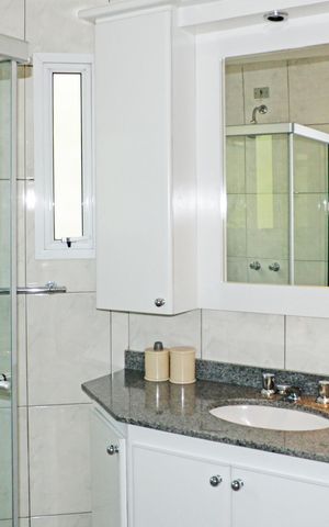 Casa de condomínio à venda com 820m², 4 quartos e 4 vagasBanheiro 2