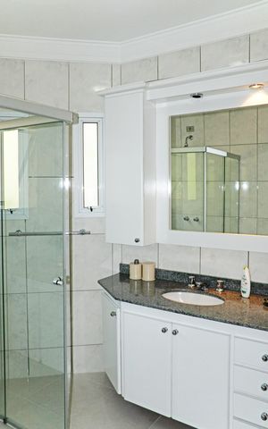 Casa de condomínio à venda com 820m², 4 quartos e 4 vagasBanheiro 2