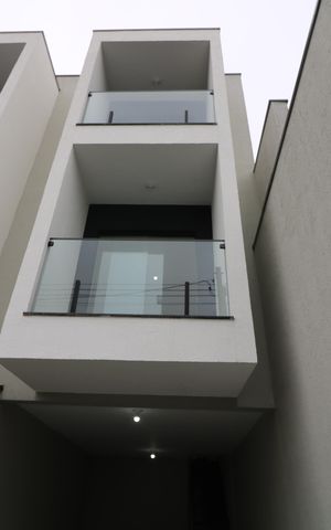 Casa à venda com 119m², 3 quartos e 2 vagasFachada