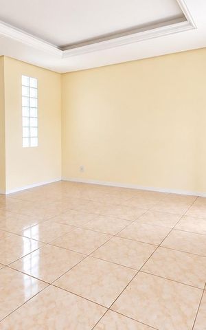 Casa para alugar com 180m², 3 quartos e 2 vagasSala