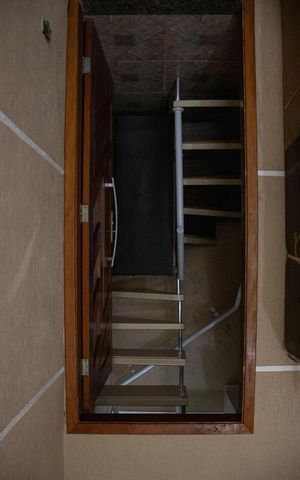 Casa à venda com 75m², 1 quarto e 1 vagaEscada
