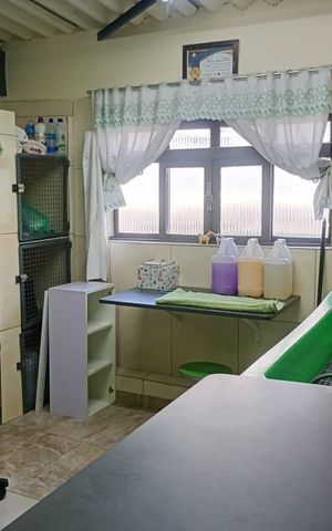 Casa à venda com 200m², 2 quartos e 2 vagas Casa à venda com 200m², 2 quartos e 2 vagasÁrea externa