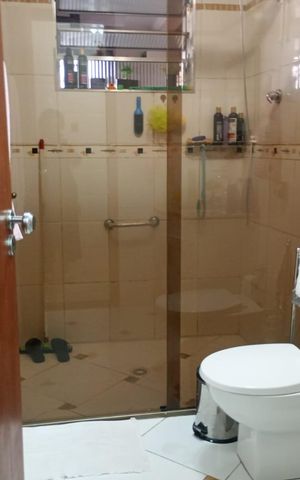 Casa à venda com 200m², 2 quartos e 2 vagas Casa à venda com 200m², 2 quartos e 2 vagasBanheiro