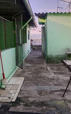Casa à venda com 200m², 2 quartos e 2 vagas Casa à venda com 200m², 2 quartos e 2 vagasÁrea externa