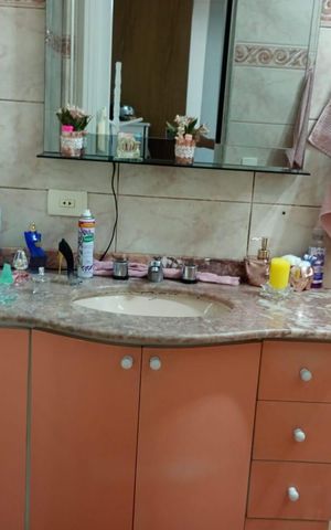 Casa à venda com 200m², 2 quartos e 2 vagas Casa à venda com 200m², 2 quartos e 2 vagasBanheiro