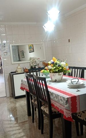 Casa à venda com 200m², 2 quartos e 2 vagas Casa à venda com 200m², 2 quartos e 2 vagasSala