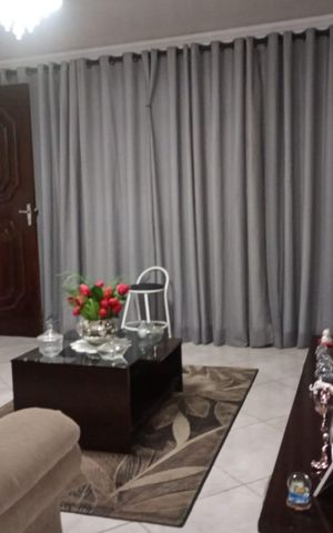 Casa à venda com 200m², 2 quartos e 2 vagas Casa à venda com 200m², 2 quartos e 2 vagasSala