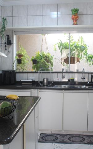 Casa para alugar com 500m², 4 quartos e 8 vagasCozinha