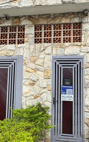 Casa para alugar com 140m², 3 quartos e 1 vaga Casa para alugar com 140m², 3 quartos e 1 vagaFachada