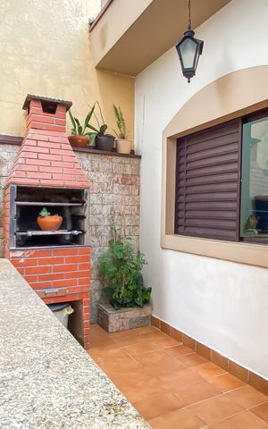 Casa à venda com 145m², 3 quartos e 2 vagas Casa à venda com 145m², 3 quartos e 2 vagasÁrea de Serviço