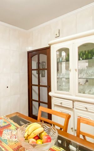 Casa à venda com 145m², 3 quartos e 2 vagas Casa à venda com 145m², 3 quartos e 2 vagasCozinha