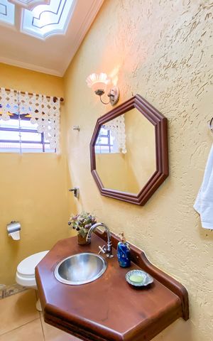 Casa à venda com 145m², 3 quartos e 2 vagas Casa à venda com 145m², 3 quartos e 2 vagasLavabo