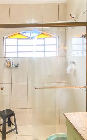 Casa à venda com 145m², 3 quartos e 2 vagas Casa à venda com 145m², 3 quartos e 2 vagasBanheiro da Suíte
