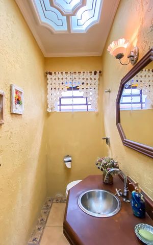 Casa à venda com 145m², 3 quartos e 2 vagas Casa à venda com 145m², 3 quartos e 2 vagasLavabo