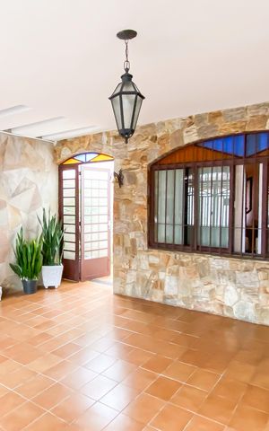 Casa à venda com 145m², 3 quartos e 2 vagas Casa à venda com 145m², 3 quartos e 2 vagasGaragem