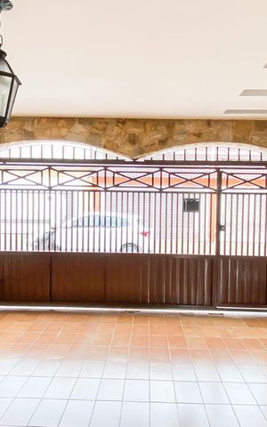Casa à venda com 145m², 3 quartos e 2 vagas Casa à venda com 145m², 3 quartos e 2 vagasGaragem