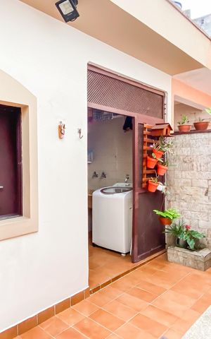 Casa à venda com 145m², 3 quartos e 2 vagas Casa à venda com 145m², 3 quartos e 2 vagasÁrea de Serviço