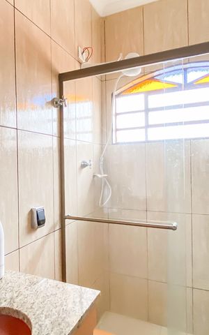 Casa à venda com 145m², 3 quartos e 2 vagas Casa à venda com 145m², 3 quartos e 2 vagasBanheiro