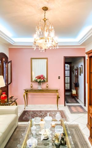 Casa à venda com 145m², 3 quartos e 2 vagas Casa à venda com 145m², 3 quartos e 2 vagasSala