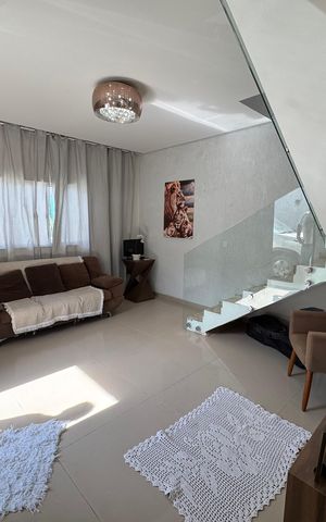 Casa à venda com 210m², 4 quartos e 4 vagas