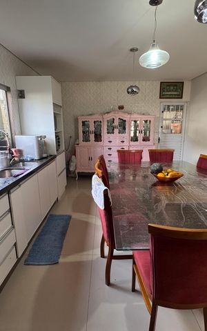 Casa à venda com 210m², 4 quartos e 4 vagas