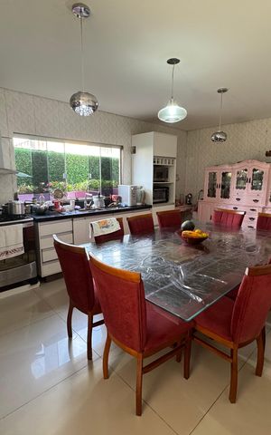 Casa à venda com 210m², 4 quartos e 4 vagas