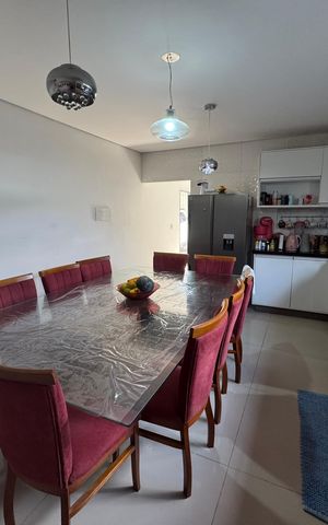Casa à venda com 210m², 4 quartos e 4 vagas