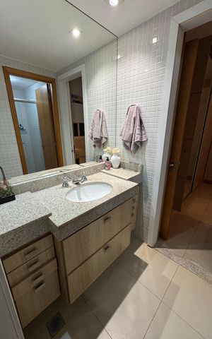 Apartamento à venda com 147m², 4 quartos e 2 vagasBanheiro 