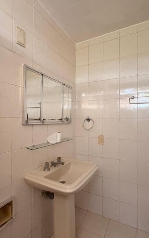 Apartamento à venda com 70m², 2 quartos e 2 vagas Apartamento à venda com 70m², 2 quartos e 2 vagasBanheiro da Suíte