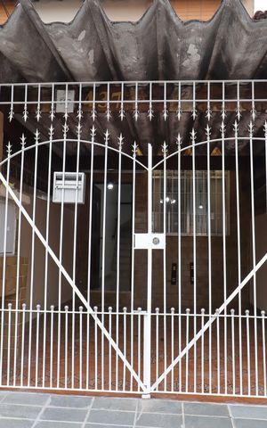 Casa para alugar com 90m², 2 quartos e 1 vagaFachada