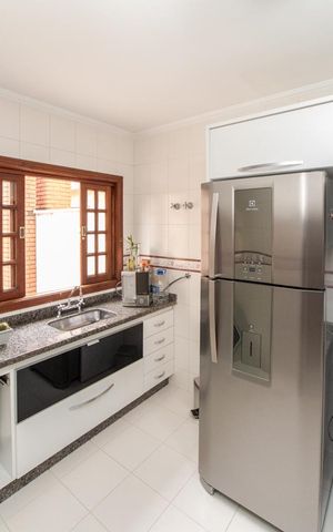 Casa à venda com 235m², 3 quartos e 4 vagas Casa à venda com 235m², 3 quartos e 4 vagasCozinha