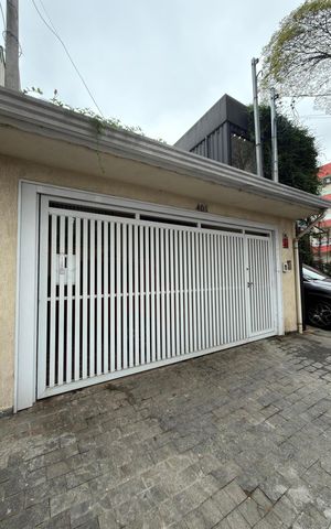 Casa à venda com 126m², 1 quarto e 1 vaga Casa à venda com 126m², 1 quarto e 1 vagaFachada