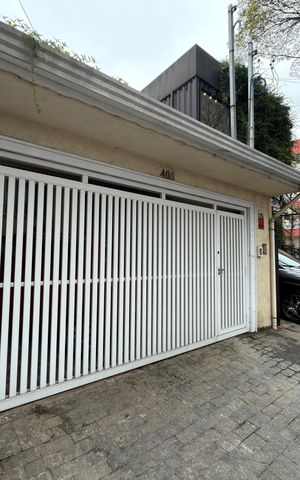 Casa à venda com 126m², 1 quarto e 1 vaga Casa à venda com 126m², 1 quarto e 1 vagaFachada