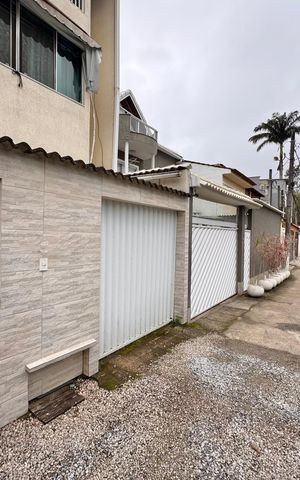 Casa de condomínio à venda com 149m², 2 quartos e 2 vagas Casa de condomínio à venda com 149m², 2 quartos e 2 vagasFachada