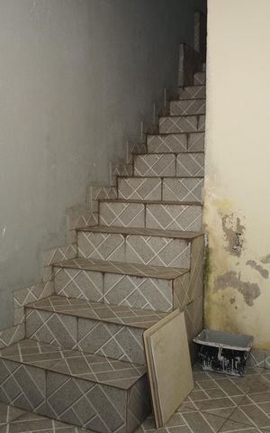 Casa para alugar com 150m², 3 quartos e 2 vagasEscada