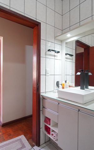 Casa à venda com 363m², 3 quartos e 3 vagas Casa à venda com 363m², 3 quartos e 3 vagasBanheiro