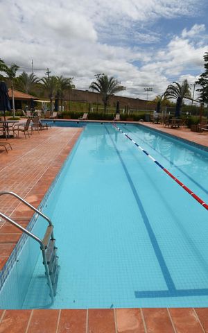 Casa de condomínio à venda com 323m², 4 quartos e 4 vagasÁrea comum - Piscina