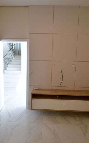 Casa de condomínio à venda com 323m², 4 quartos e 4 vagasSala de TV