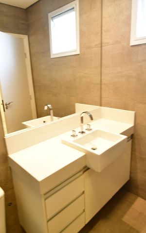 Casa de condomínio à venda com 323m², 4 quartos e 4 vagasBanheiro Social