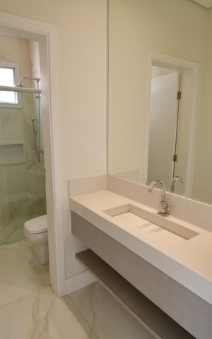 Casa de condomínio à venda com 323m², 4 quartos e 4 vagasBanheiro