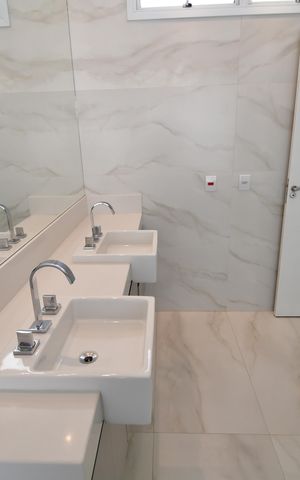 Casa de condomínio à venda com 323m², 4 quartos e 4 vagasBanheiro Suíte