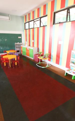 Casa de condomínio à venda com 323m², 4 quartos e 4 vagasBrinquedoteca